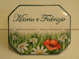 cod.art: nc17 - Mattonella in ceramica ottagonale cm 16x12 circa con margherite e scritta personalizzata. 